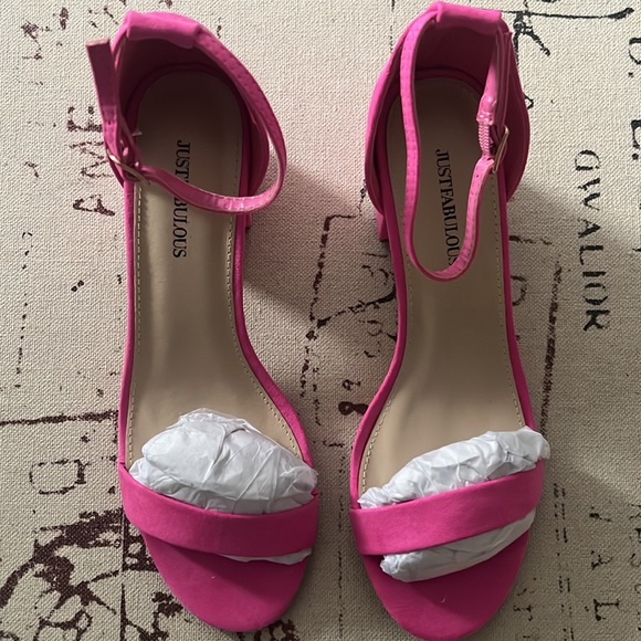 Never been warn Noura Heeled Sandal hot pink block heel shoe. Size 8. - Picture 2 of 6